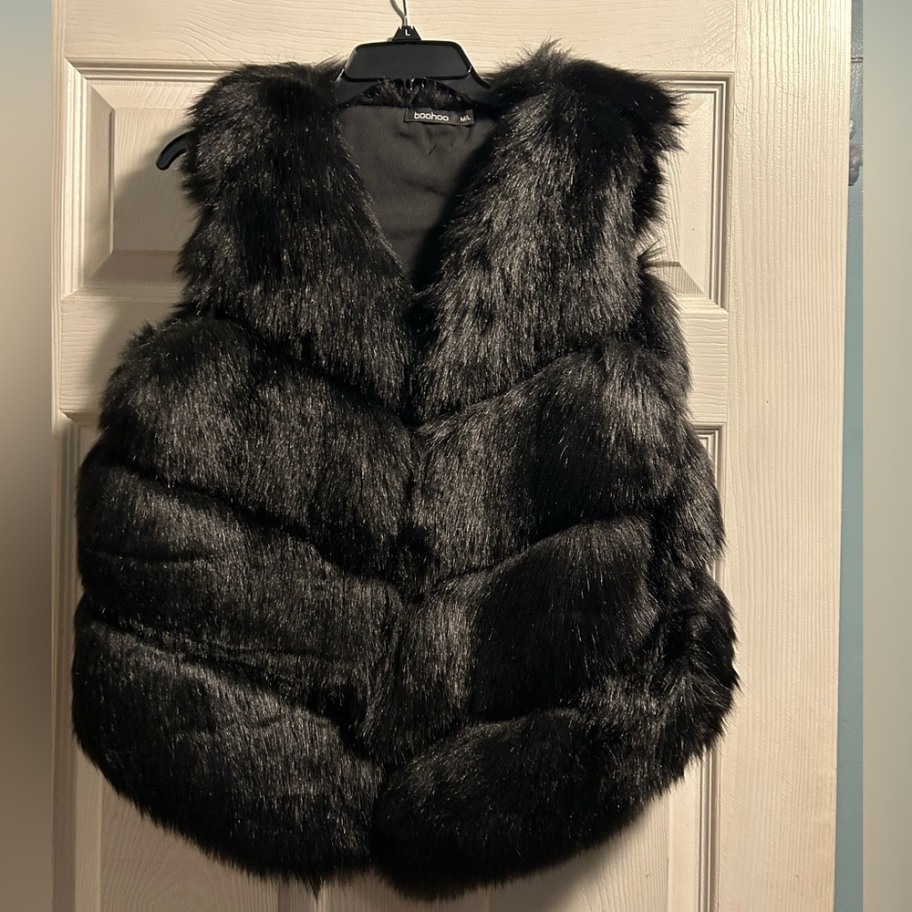 Black 🖤 Faux fur vest